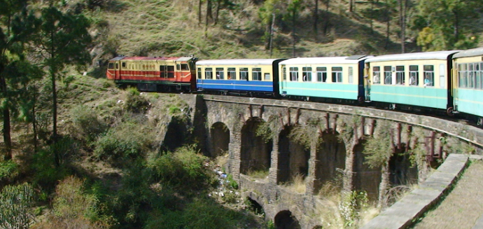 nearest railway station to manali